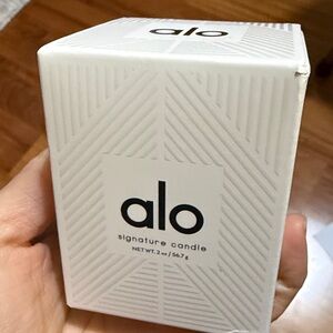Alo signature candle with wood wick .2 oz/56.7g new in box
